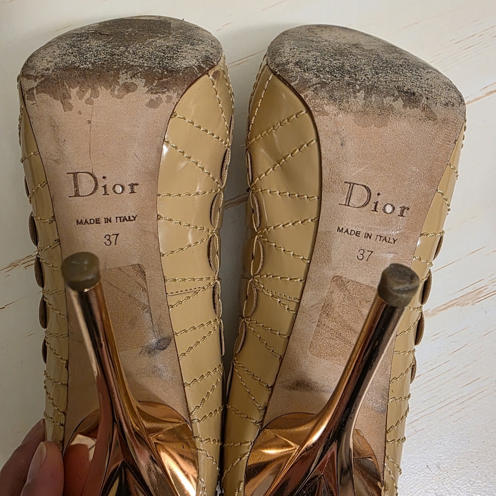 Dior |  Beige Leather Scalloped Platform Pumps with Gold Stiletto Heels Sz 37 - Picture 9 of 12